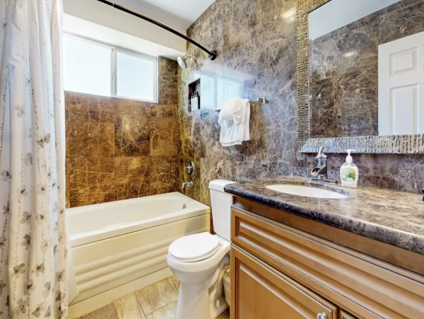 Gorgeous Palm Springs 5 Bedroom Home with Pool & Spa Sleeps 16